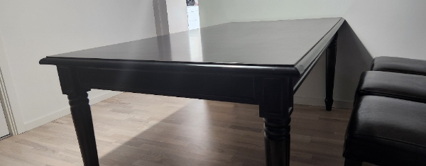 Transport af spisebord til genbrugsstation