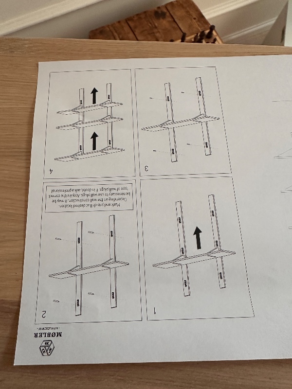 Opsætning af 3 Sorø Hylder fra FDB møbler samt opsætning af tre bogkasser.