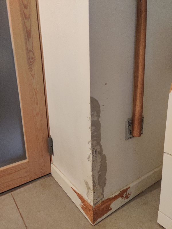 Pudsning og maling af beton mur