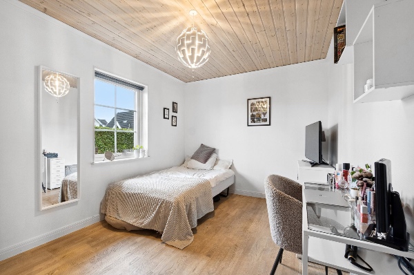 Male loft og væg i tomt hus, på 151kvm