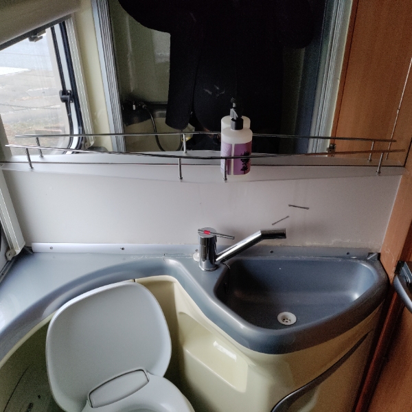 Tv mont & hylde+spejl i AutoCamper ( EL OG TØMREARBEJDE )