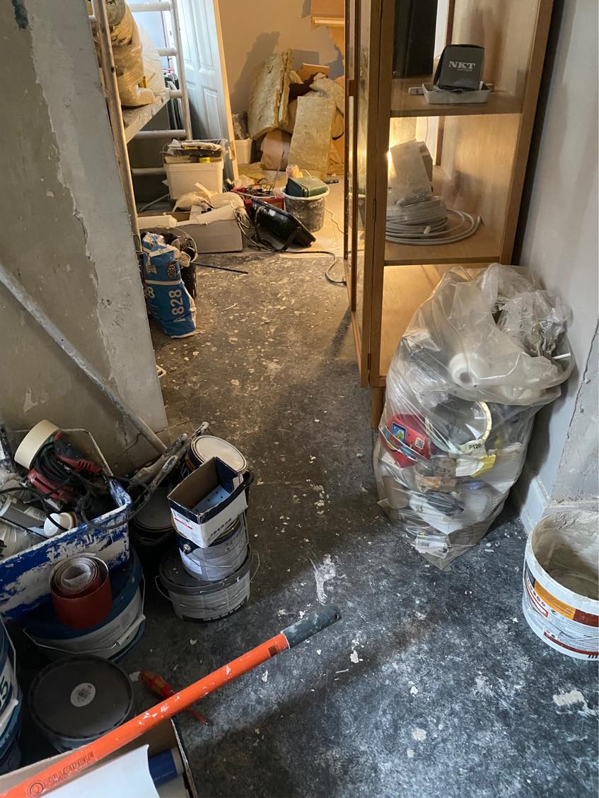 Jeg vil gerne have lagt et PU gulv i mit køkken. Pt. Er halvdelen af køkkenet dækket af linoleum og den anden af malet trægulv. Gulvet har en højde forskel.