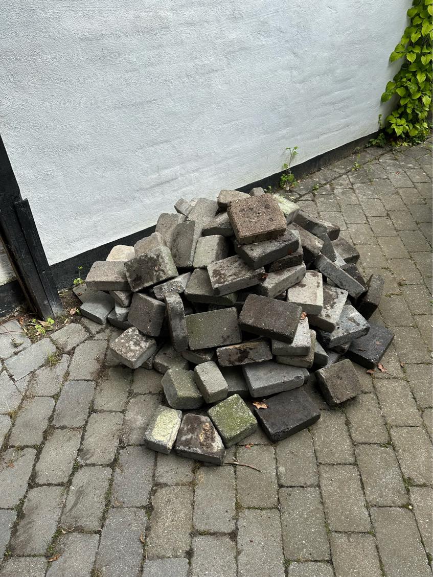 Afhente fliser og køre på losseplads