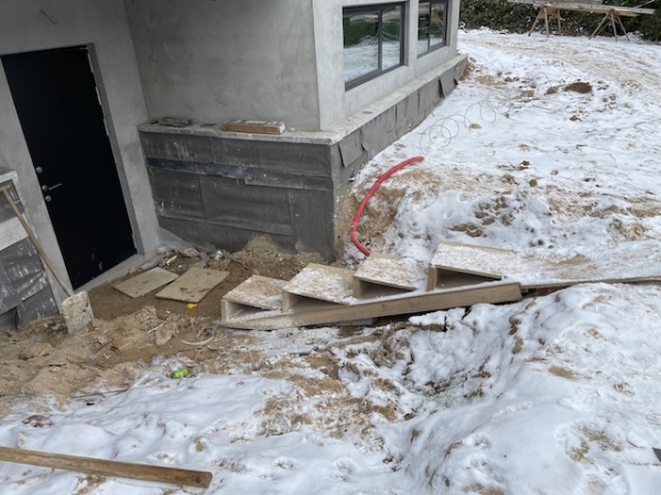 Flytning af 93 kg tung ny vaskemaskine fra butik til kælder