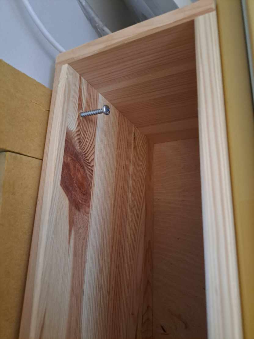 Flytte skabe og sat gardinstænger op