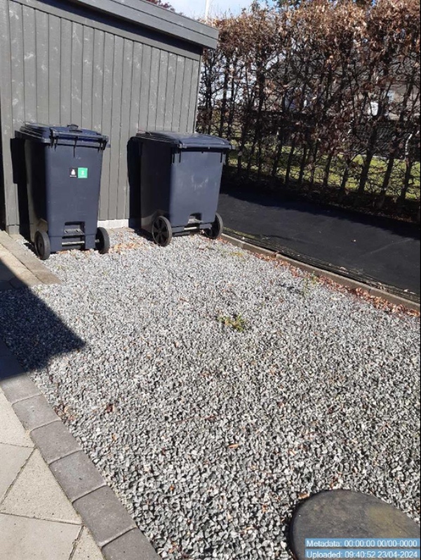 Montage af skraldespandsskjuler