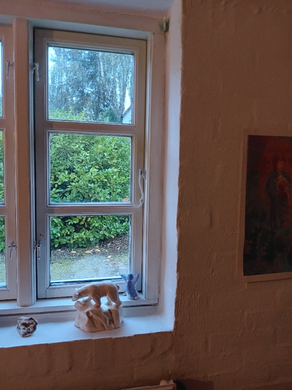 Ophængning af 5 nye almindelige rullegardiner. Udskiftning af toiletbræt.