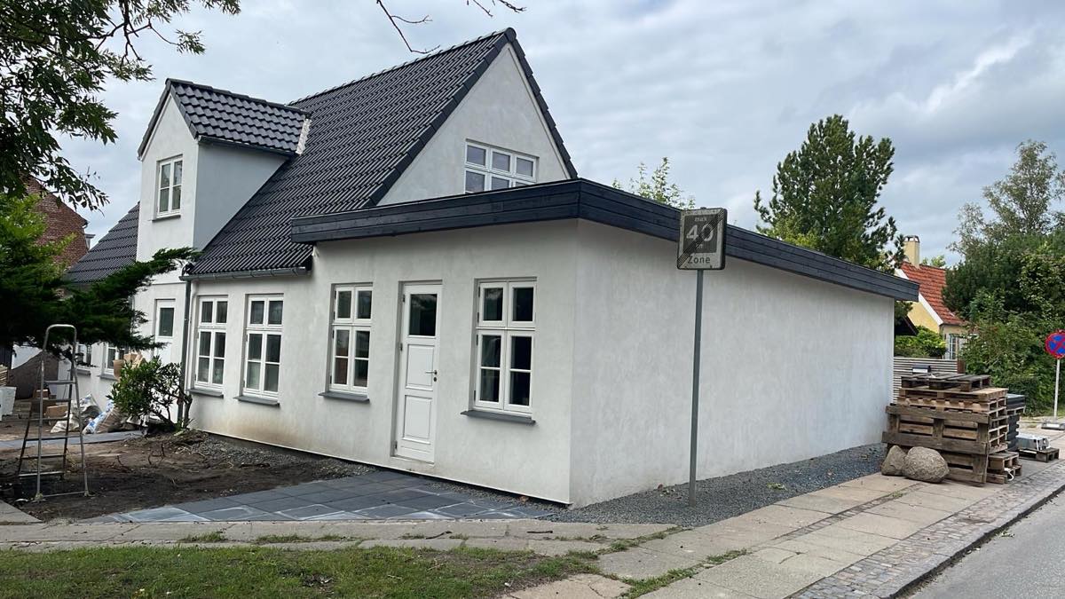 Slutpuds af facade på hus