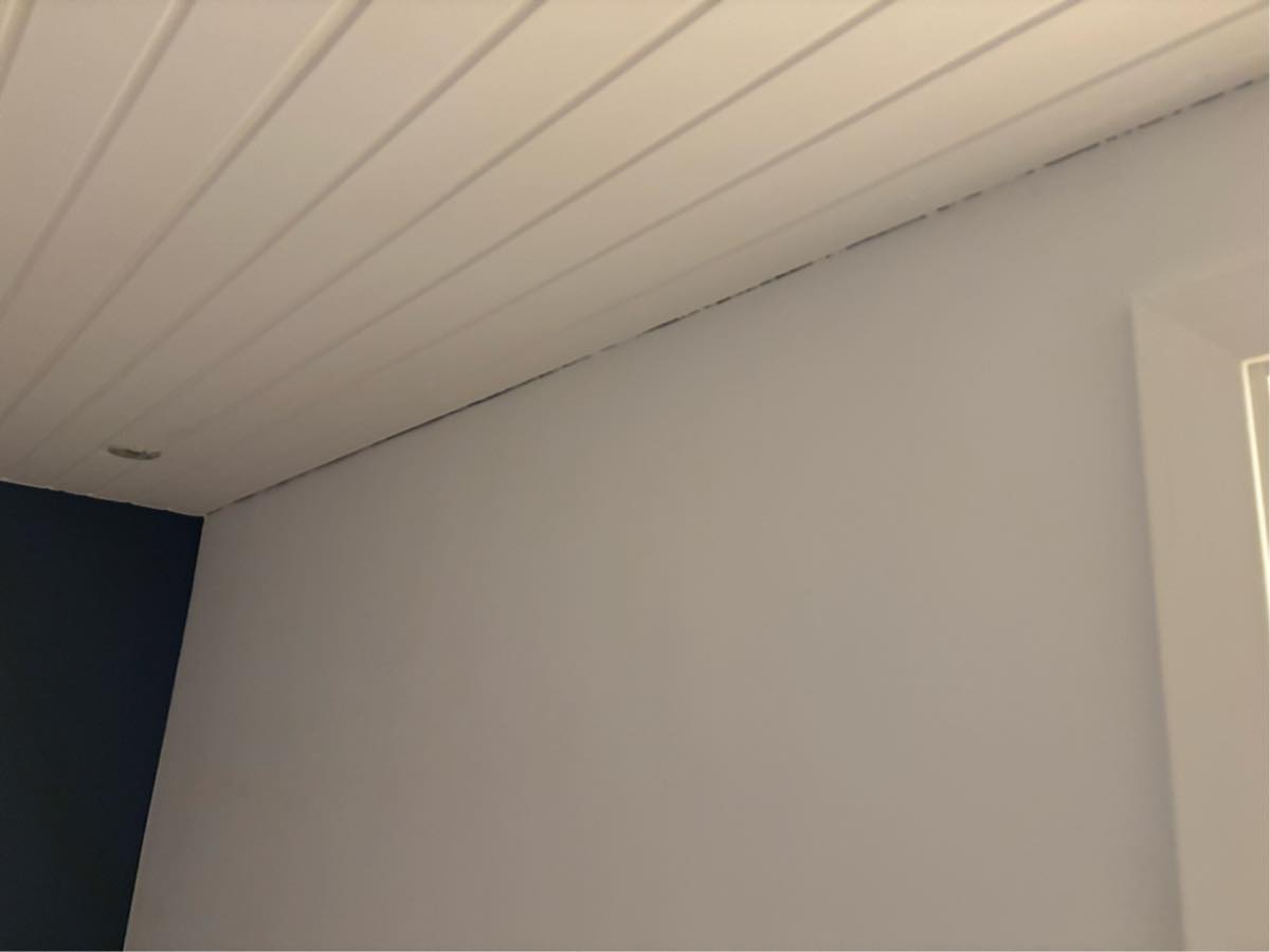 Pæn afslutning i trælofter samt lidt fodpaneler