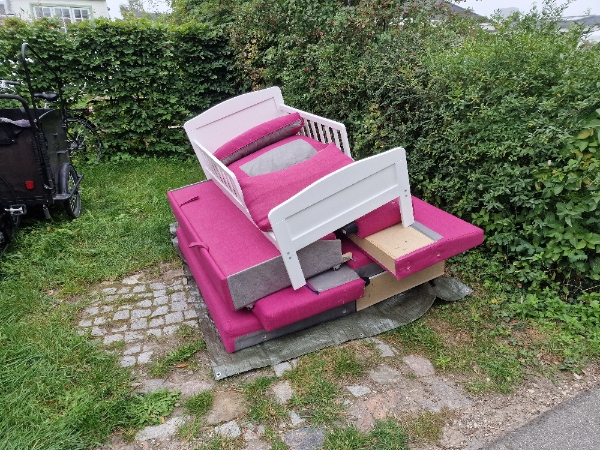 Afhentning af sofa skrammel til genbrugsstationen