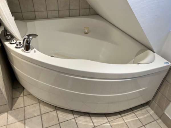 Nedtagning af badeværelsesmøbler