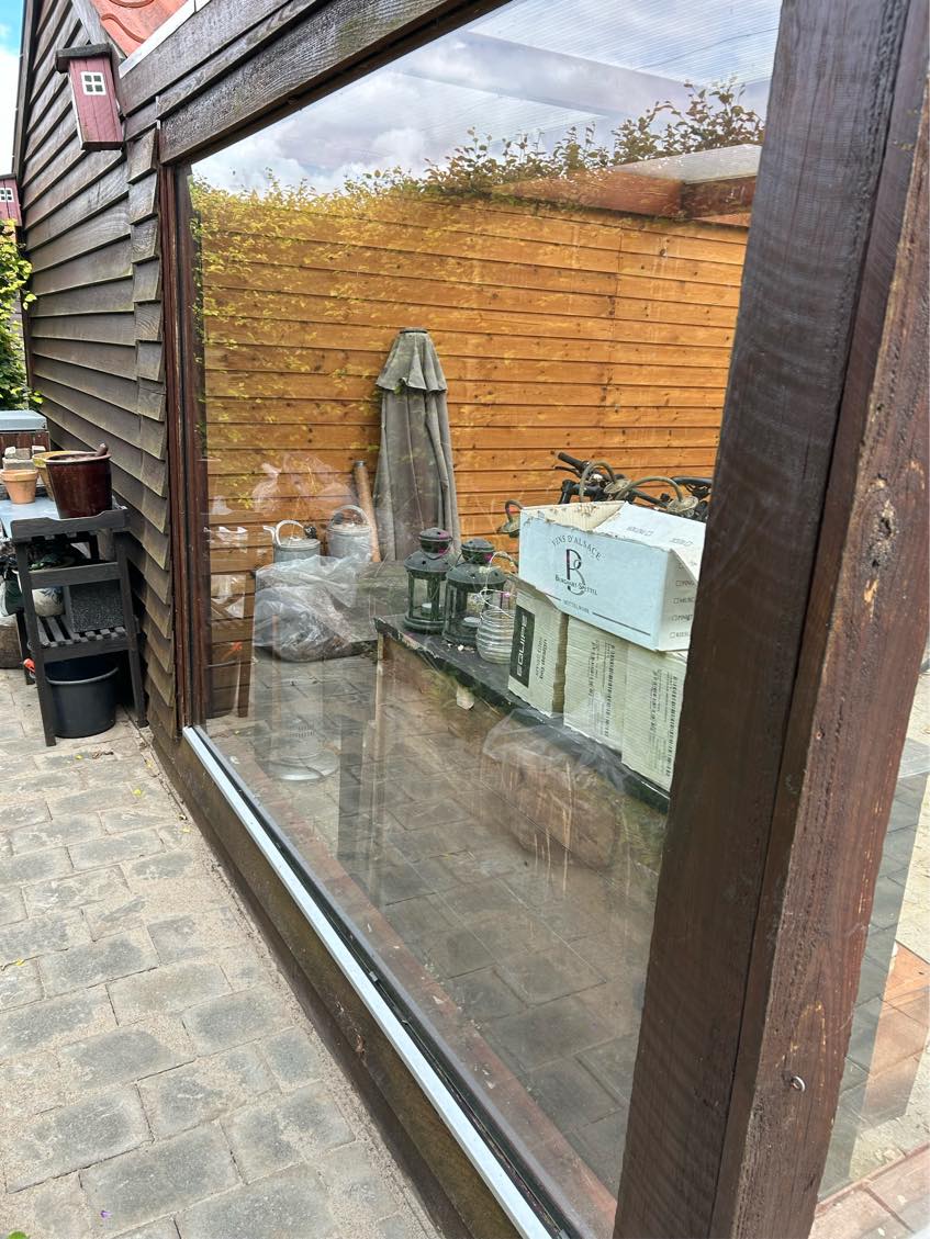 Nedrivning af to sider på udestue