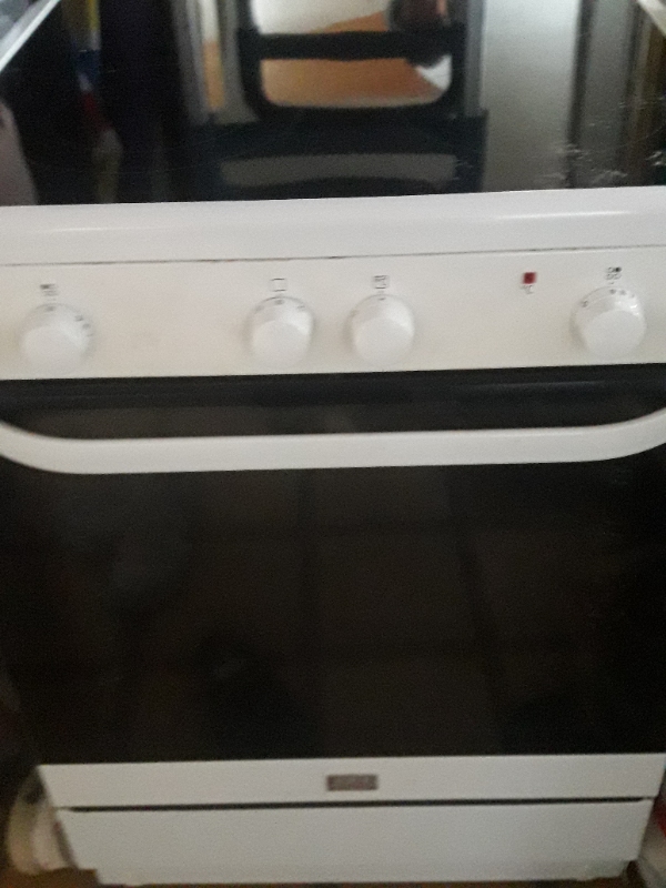 Monteret komfur og fjernet det gamle