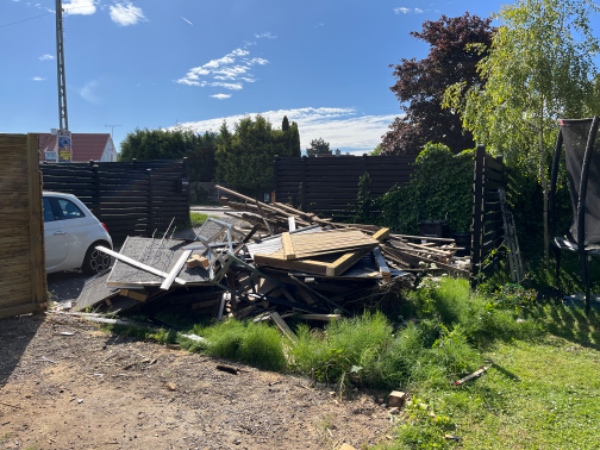 Skur og terrasse til storskrald