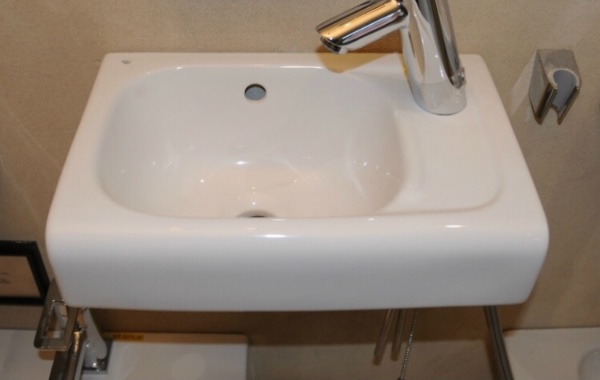 Af-montering & montering af håndvask og håndvask