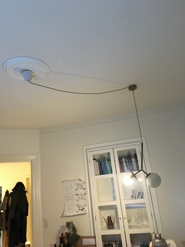 nedtagning af én lampe og opsætning af en anden