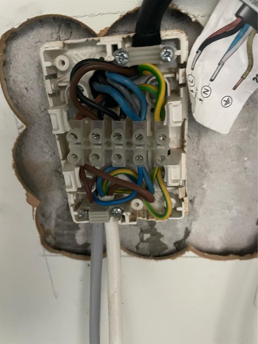 El til opvask og ovn virker ikke