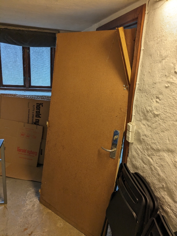 skift af kælderdør