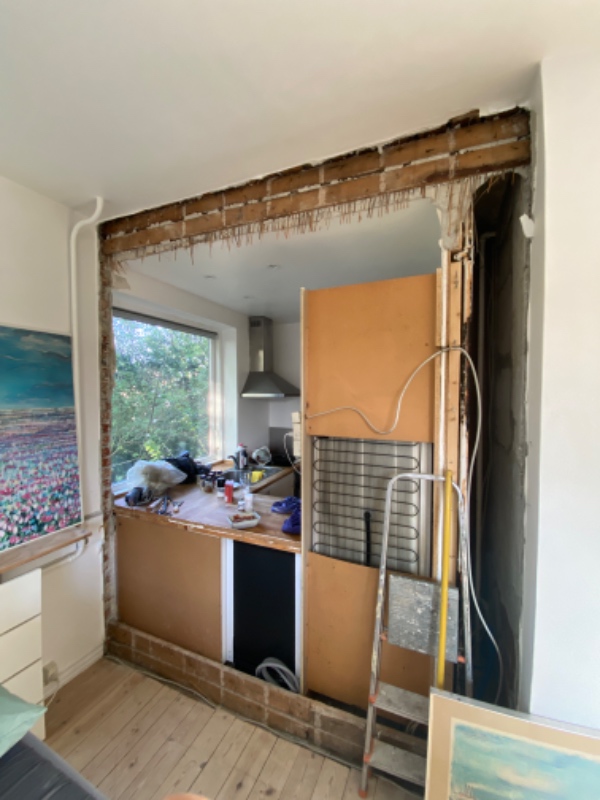 Nedtagning af loft og delvis køkken