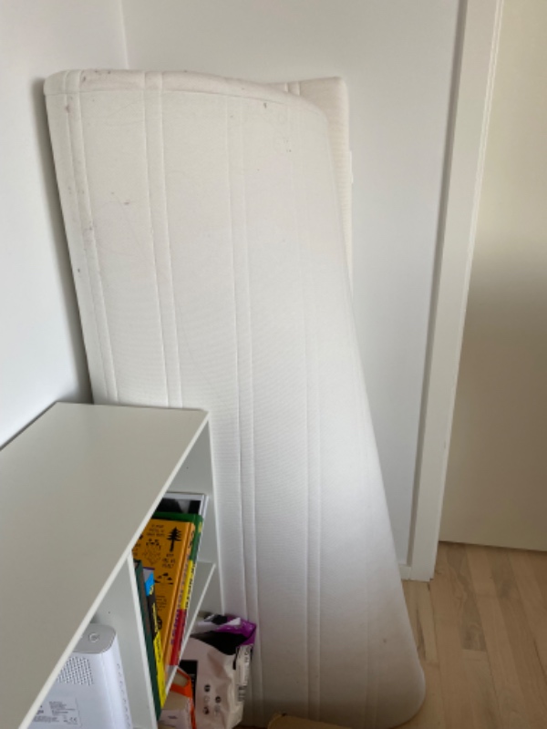 Nedbæring af affald til affaldsstation 100 meter væk