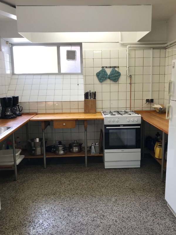 Rengøring af lokale efter fest