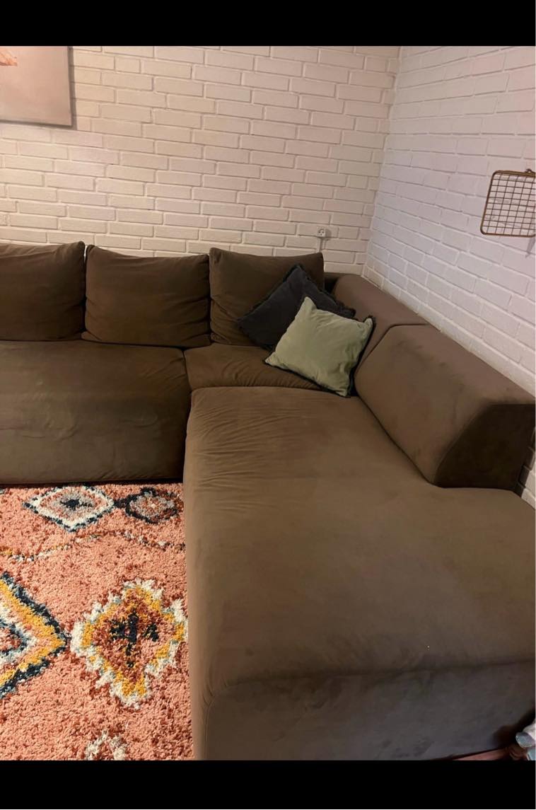 Hjælp til at flytte en sofa