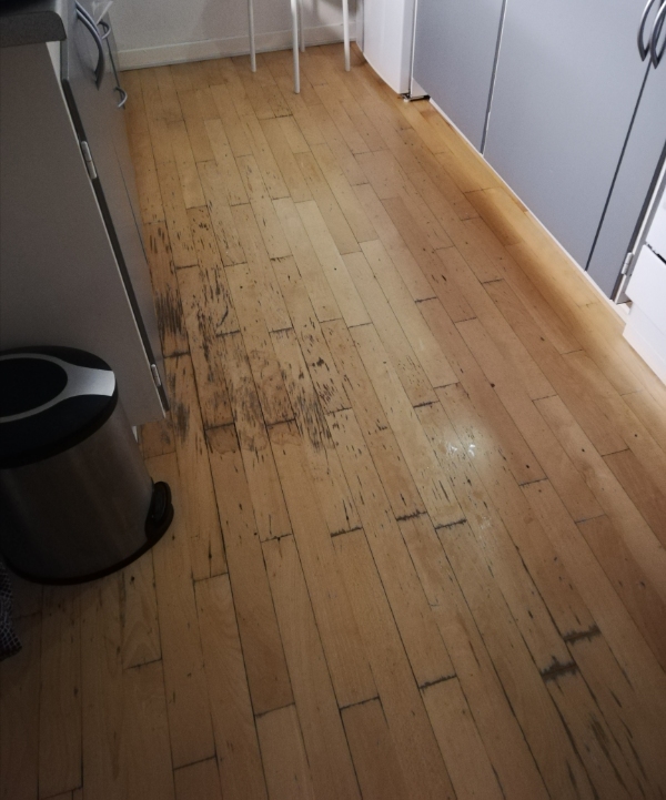 Gulvlægning (selvklæbende vinylfliser)