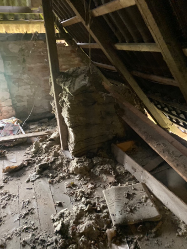 Bortskaffelse af Træ brædder, mineraluld og Halm