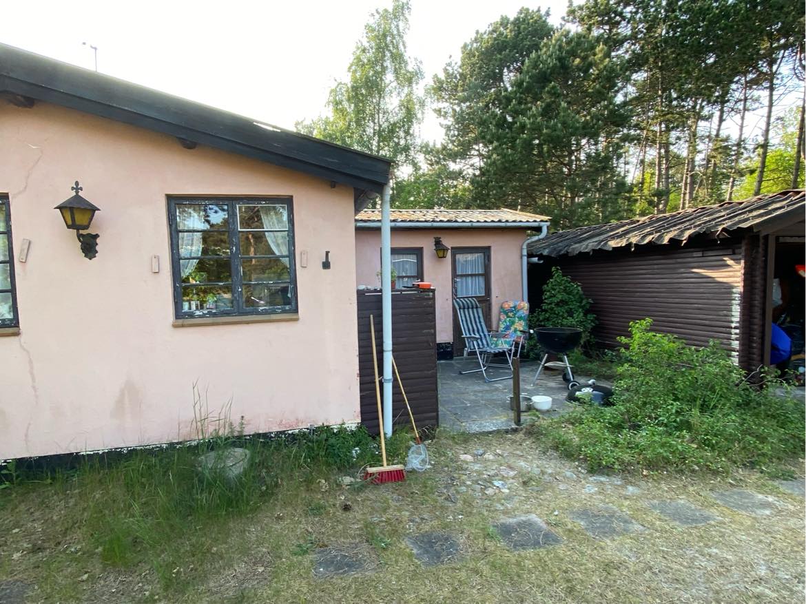 Maling og rep af facade som bedtår af pudset gasbeton.