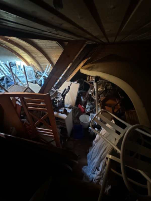 Rydning af loftrum cirka 35m2