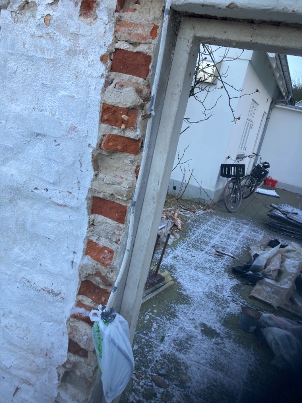 Pålægning af tag og bortskaffelse af byggeaffald