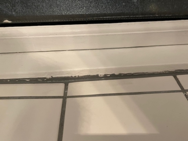 Fugning på badeværelse + ny afløbsrist