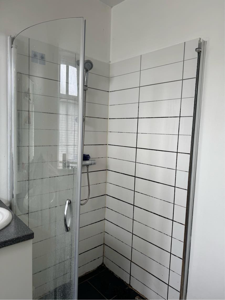 Udskiftning af brusekabine og hjælp til at fikse køkkenskab