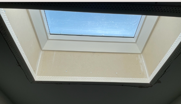 opsætning af filt på gipsplader omkring 2 loftvindue.