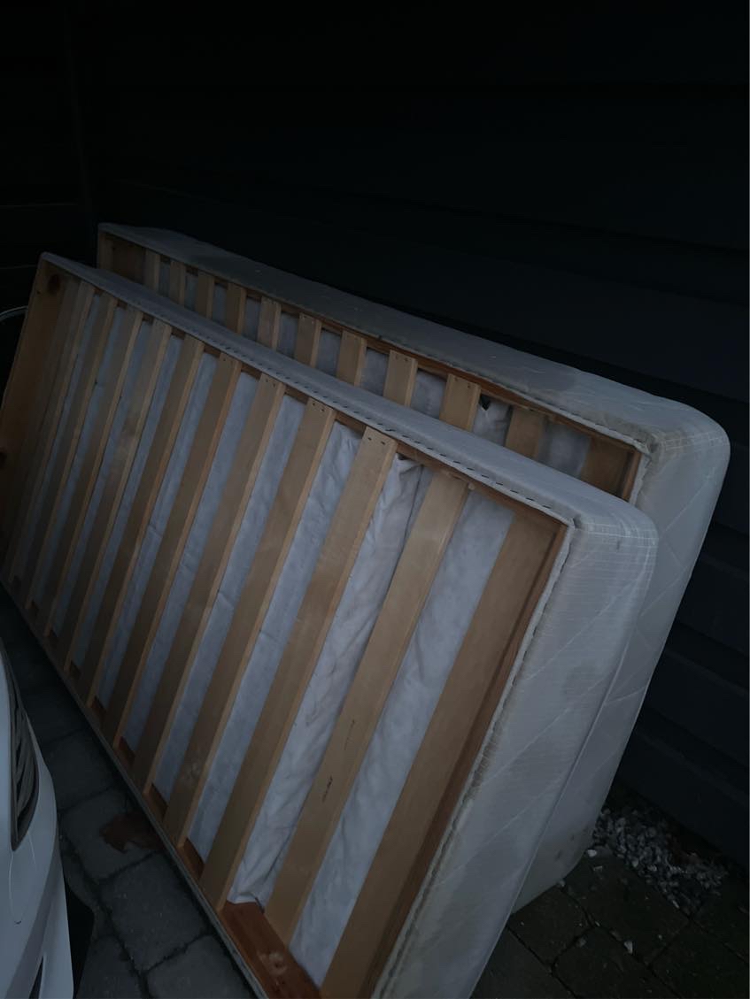 Kørt 2 box madrasser væk