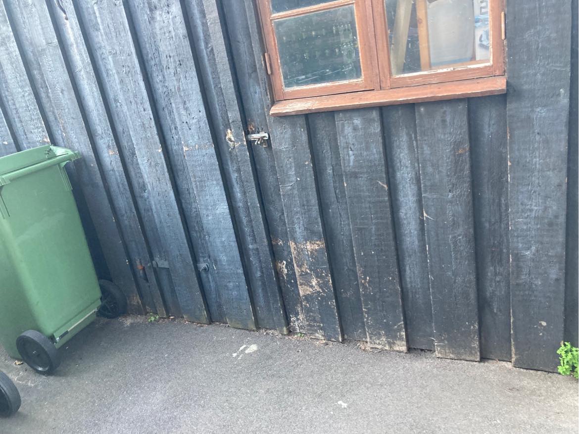 Nedrive og bortskaffe træ-garage