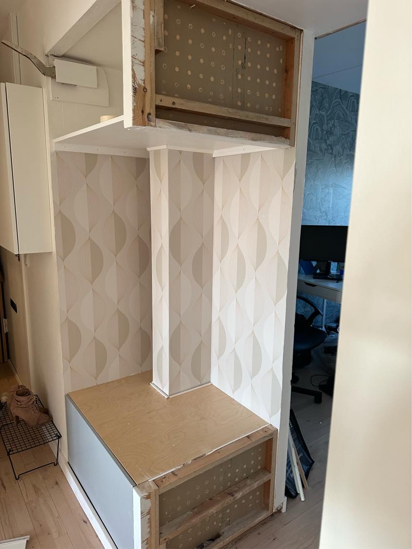 Opsætning af indbygget skydedør og plader til at dække af