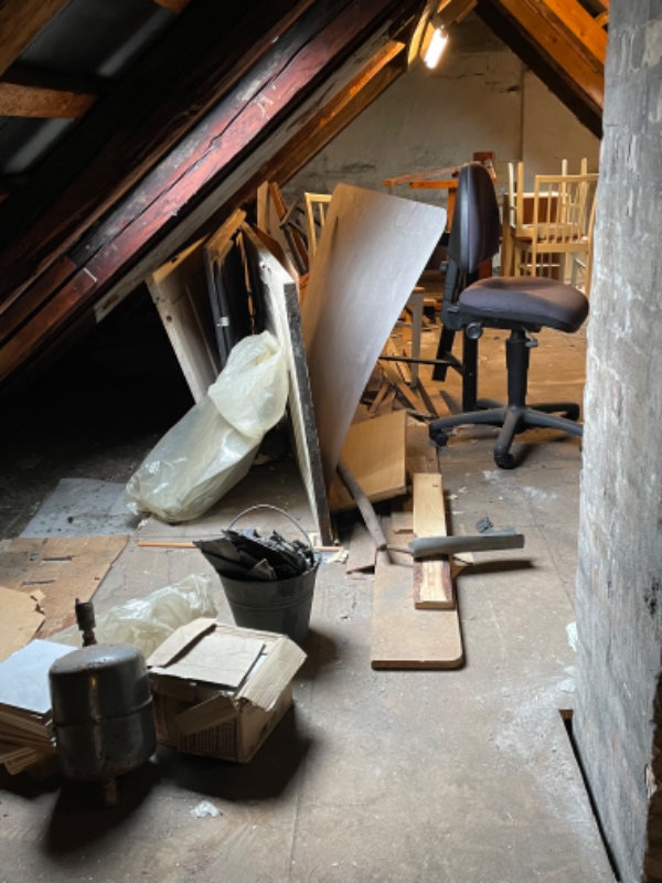 Tømning af loft i ejendom på Østerbro