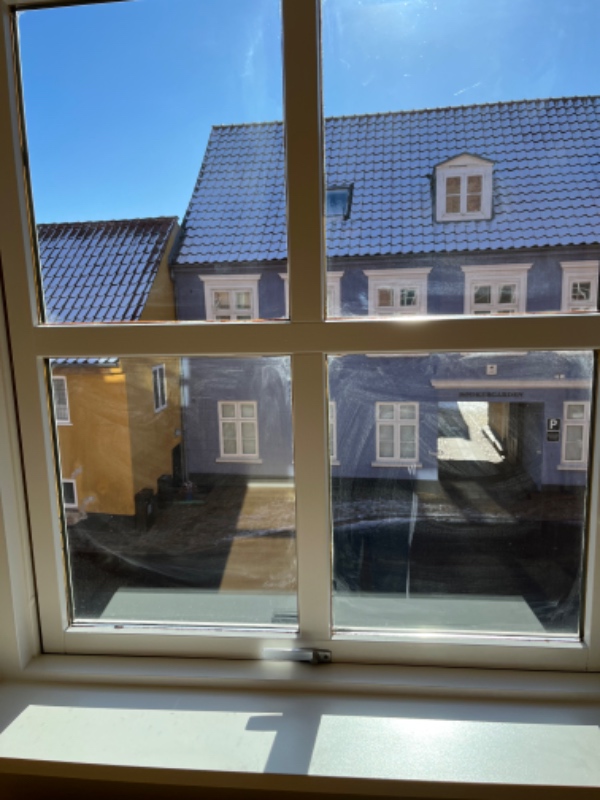 Akut Pudsning af 1 vindue med sprosser og 2 store vinduer udvendig på 1 sal