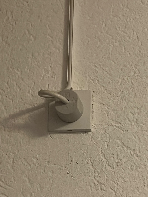 To lamper opsættes i beton loft og lamper indstilles led lamper