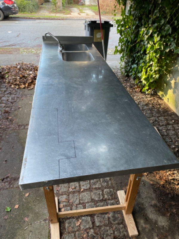 Skåret stål bordplade