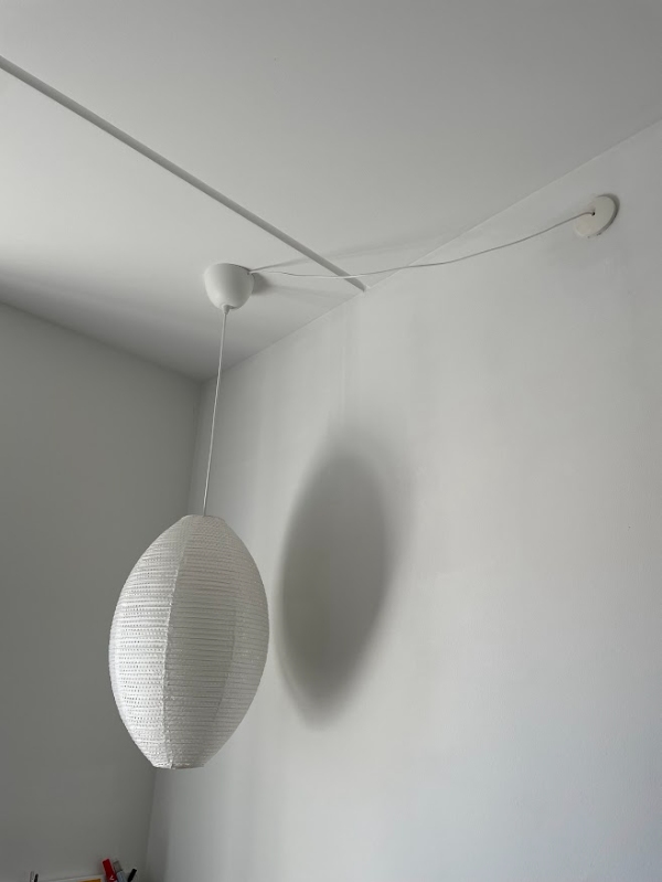 Ophæng af skabe og lampe