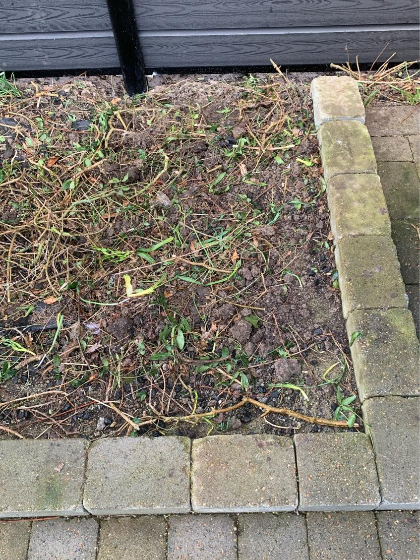 Tømt bedet for granit og jord