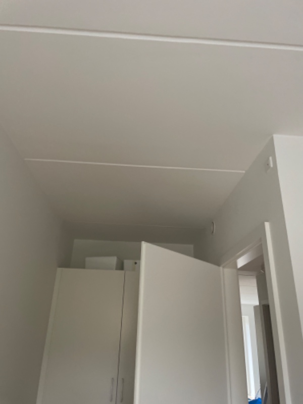 Ophæng af rullegardiner og lamp