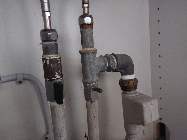 Hej, Vi har købt en ny opvaskemaskine og der er brug for udskiftning at en ballofix under vandhanen