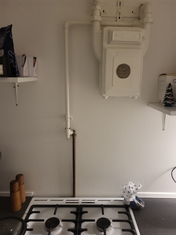 Afmontering af gaskomfur og montering af gaskomfur på ny adressen (300m væk)