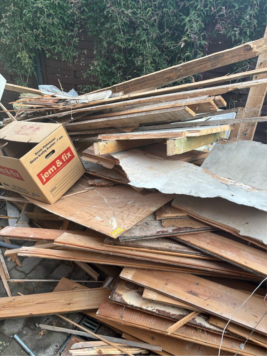 Rydde indkørsel for træ brædder