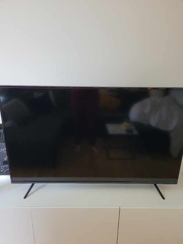 Babysikret - montere reoler, tv og kommoder mm. I betonvæg