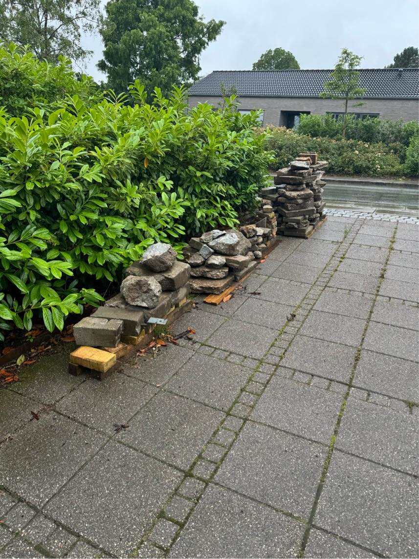 Bortførsel af terrassebrædder og materialer