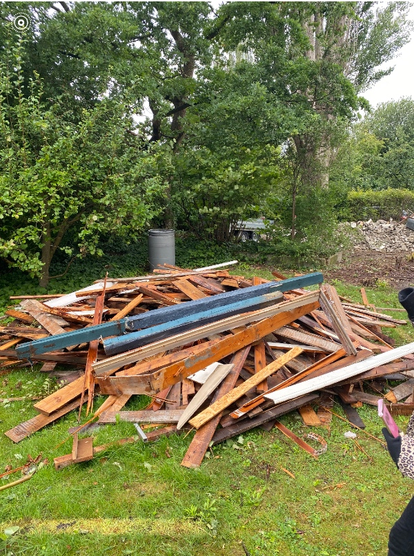 Fjerne murbrokker og brædder